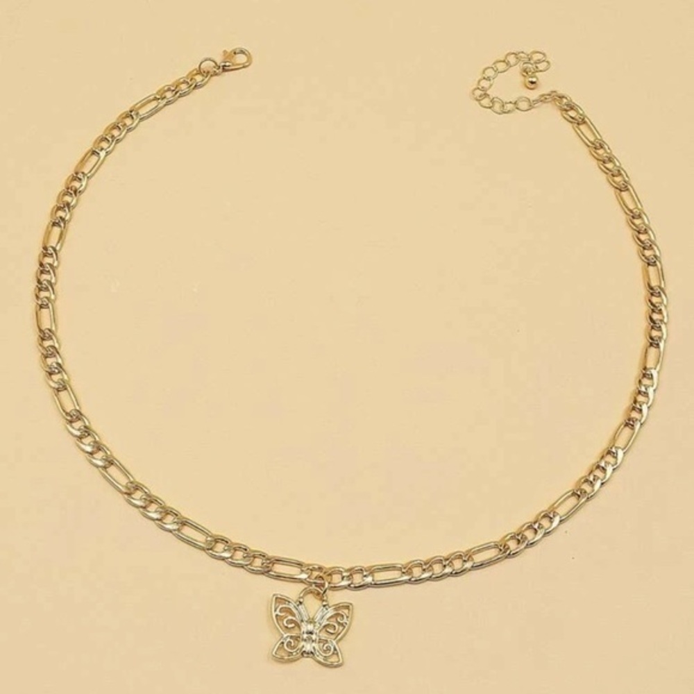 3/$30 💛 Butterfly Charm Necklace